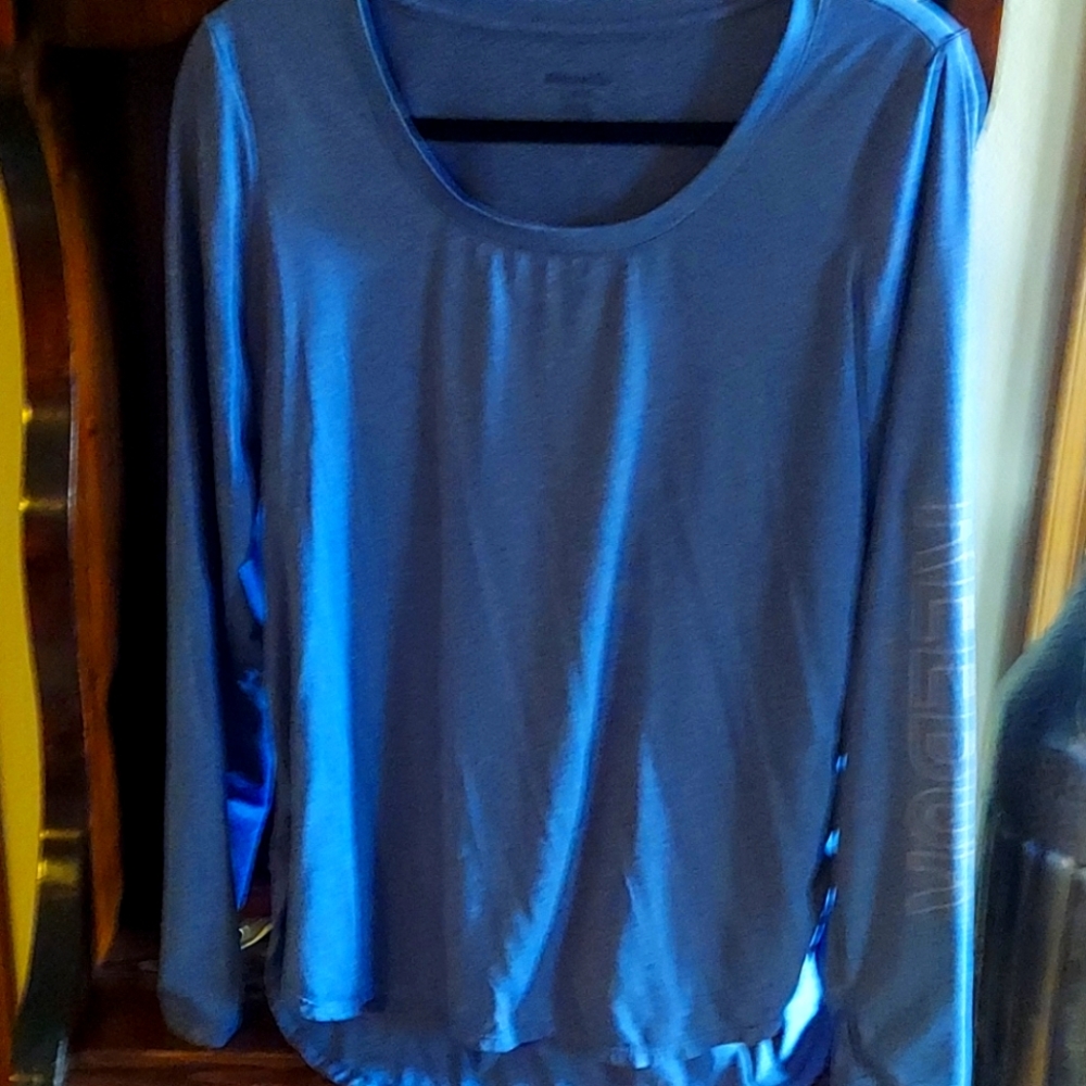 Reebok Women's yoga shirt with thumb finger holes